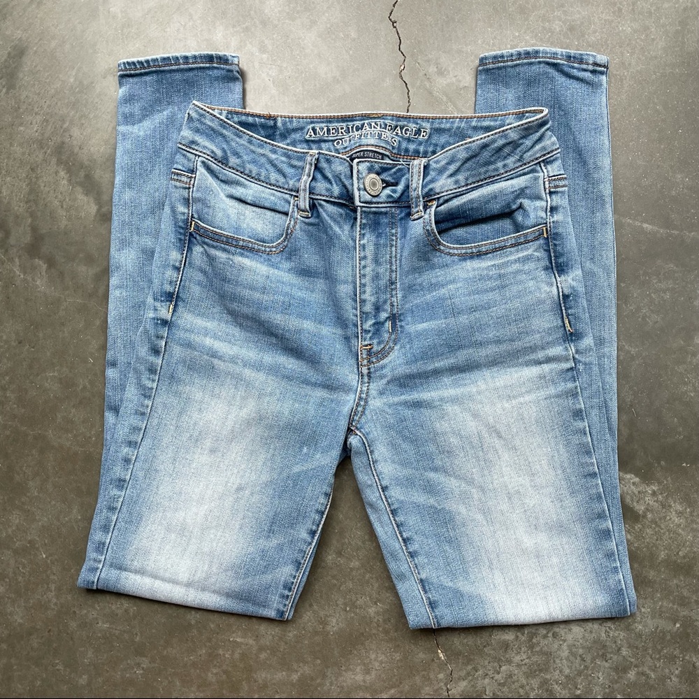 Light wash, high rise, American Eagle jeggings